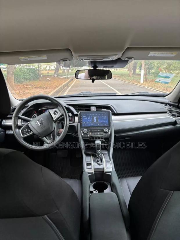 Honda Civic LX 2021 Silver