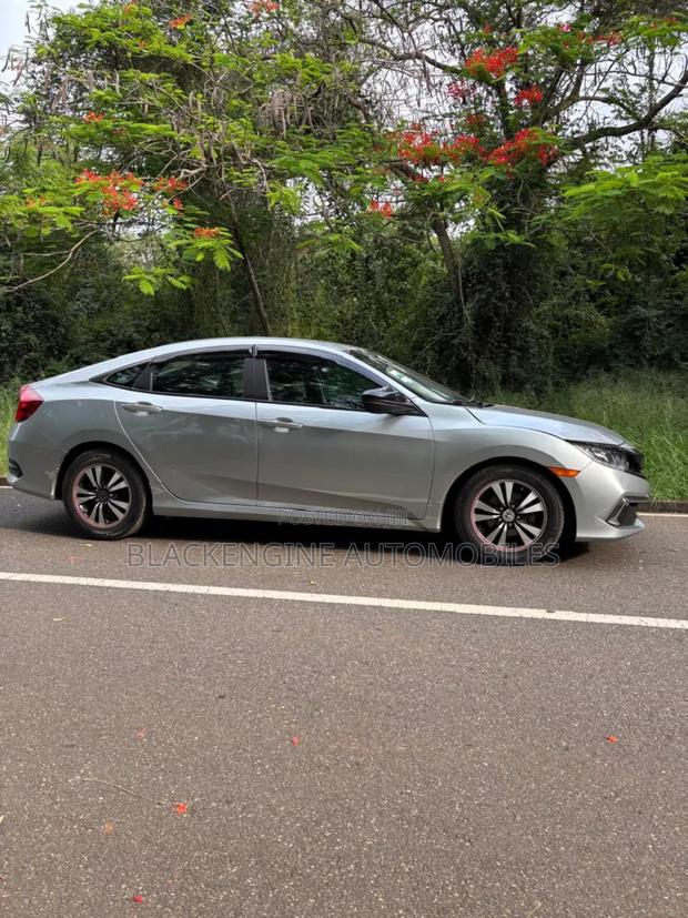 Honda Civic LX 2021 Silver