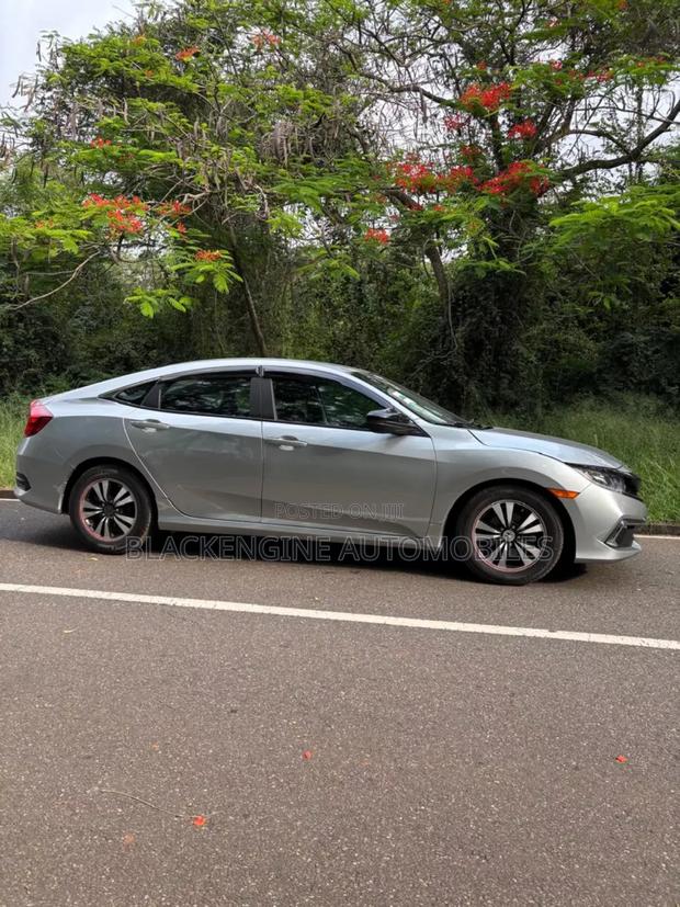 Honda Civic LX 2021 Silver
