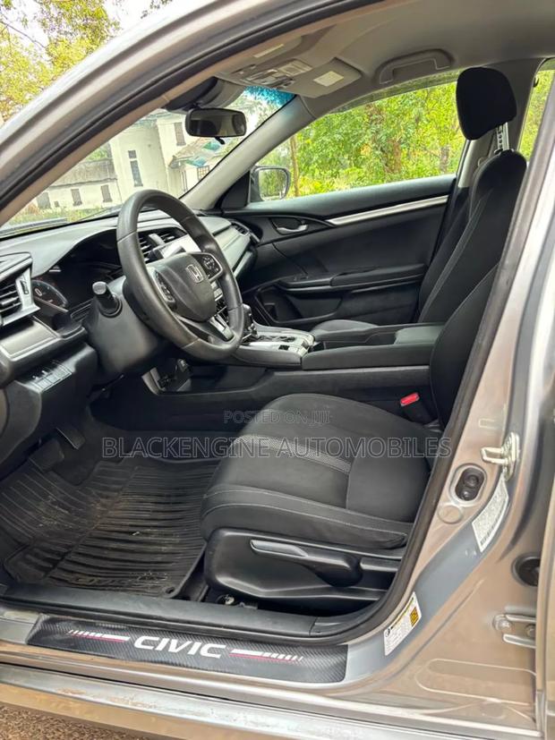 Honda Civic LX 2021 Silver