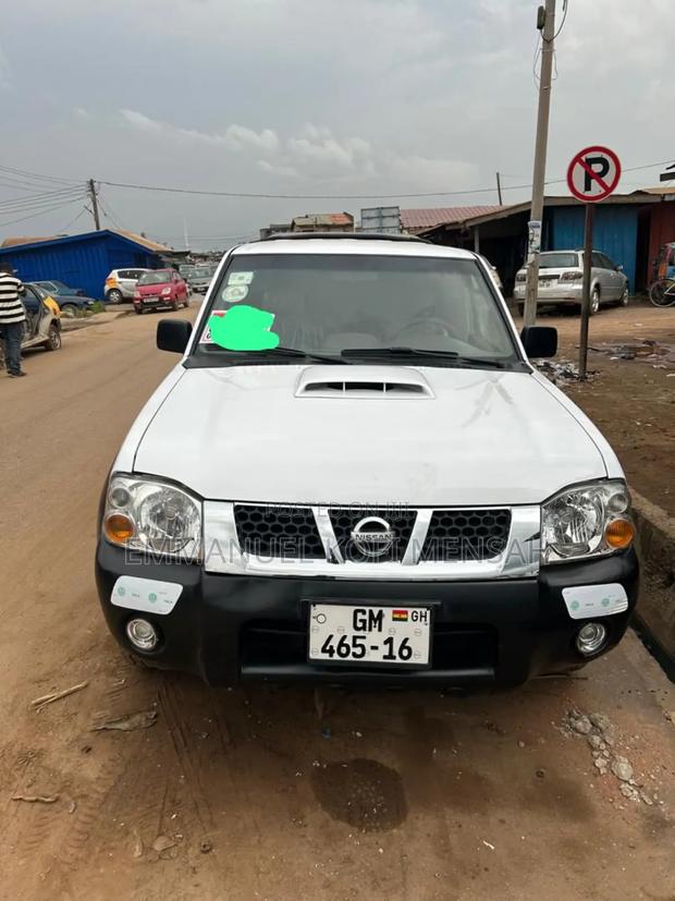Nissan Pick-Up 2012 White · Photo 1