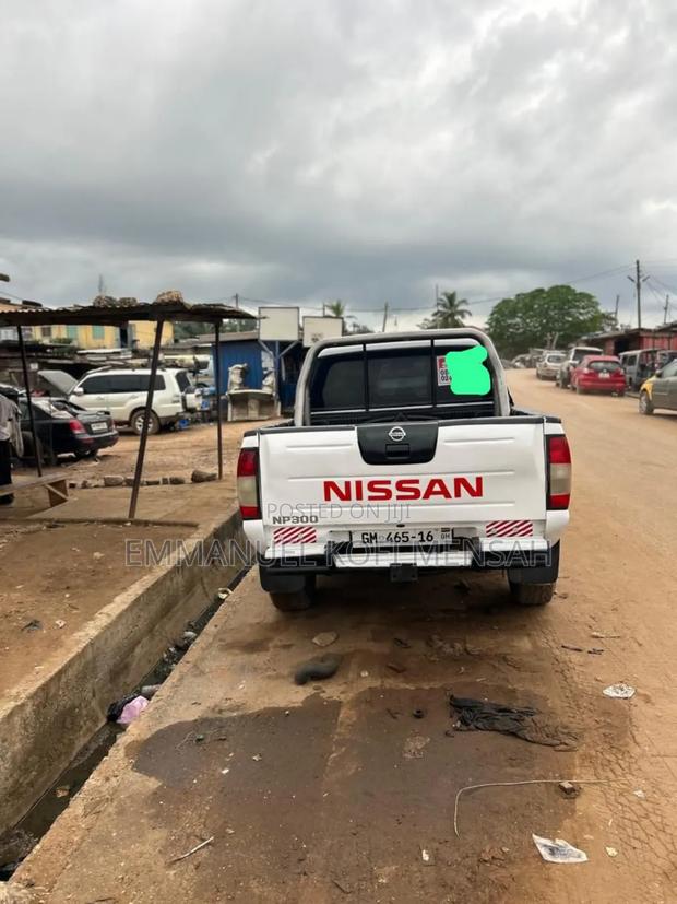 Nissan Pick-Up 2012 White · Photo 3