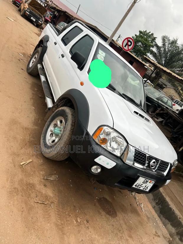 Nissan Pick-Up 2012 White · Photo 4