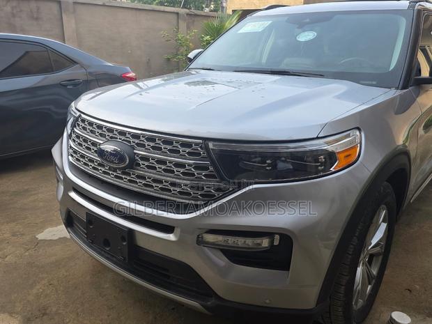 Ford Explorer Limited 2022 Gray