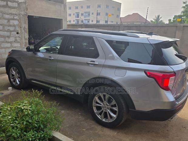 Ford Explorer Limited 2022 Gray