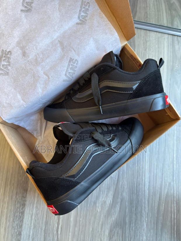 Vans Knu Skool All Black Suede · Photo 3