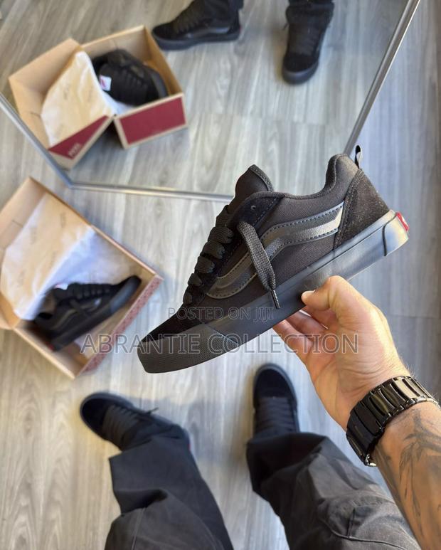 Vans Knu Skool All Black Suede · Photo 4