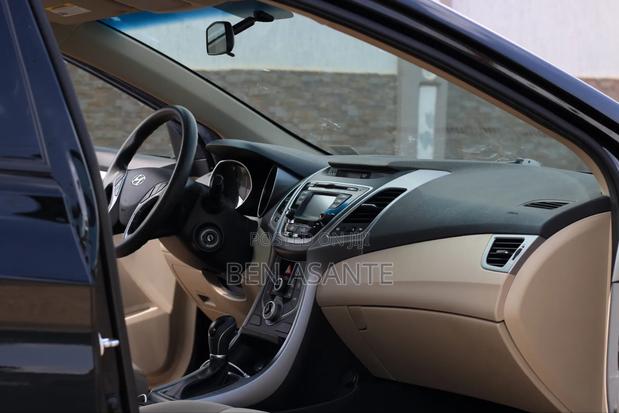 Hyundai Elantra SE Sedan FWD (1.8L 4cyl 6A) 2016 Black