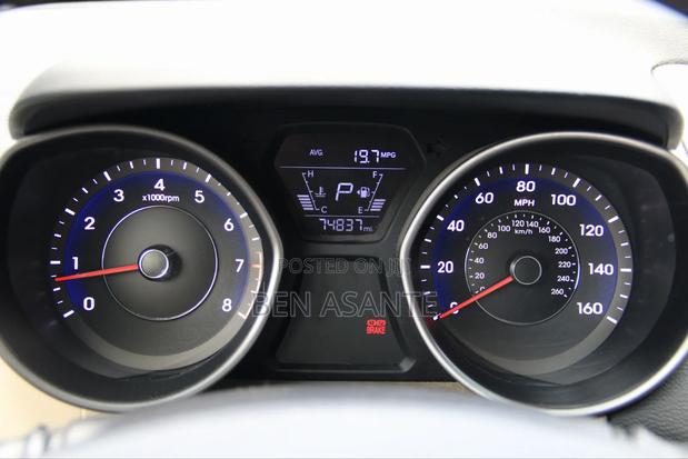 Hyundai Elantra SE Sedan FWD (1.8L 4cyl 6A) 2016 Black