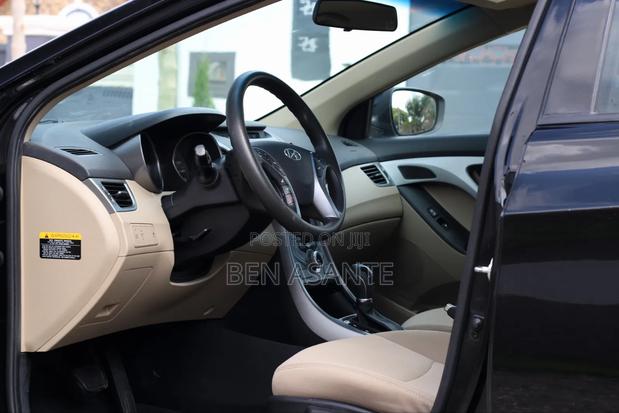 Hyundai Elantra SE Sedan FWD (1.8L 4cyl 6A) 2016 Black