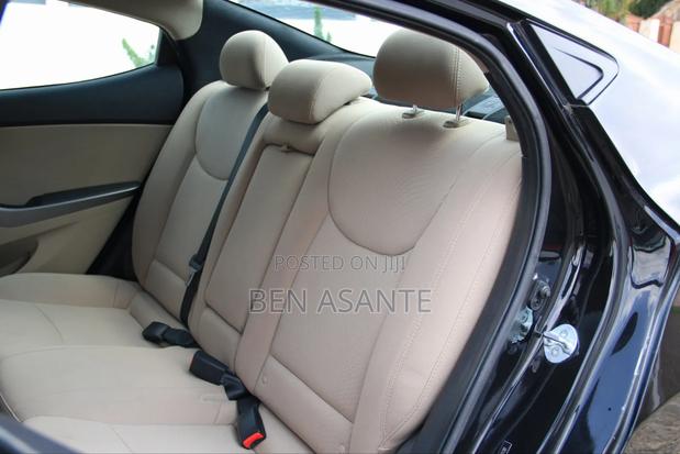 Hyundai Elantra SE Sedan FWD (1.8L 4cyl 6A) 2016 Black