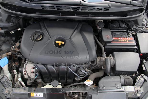 Hyundai Elantra SE Sedan FWD (1.8L 4cyl 6A) 2016 Black