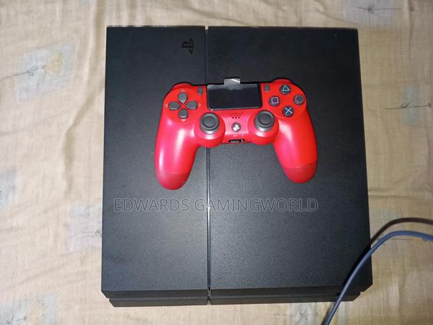 Fairly Used Ps4 Standard Jailbreak photo 2