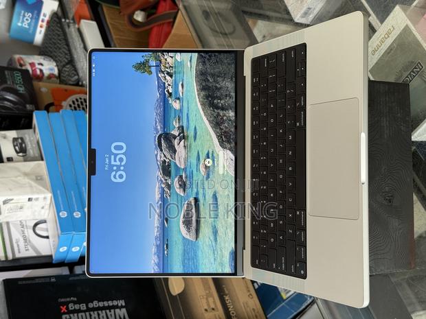 Laptop Apple MacBook Pro 2024 M3 14-Inch 8GB Apple M3 Pro SSD 1T
