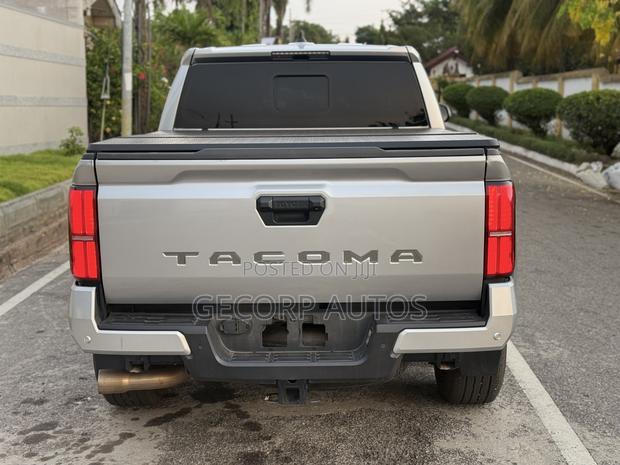 Toyota Tacoma 2024 Silver
