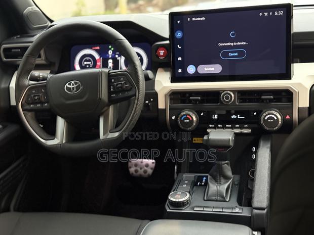 Toyota Tacoma 2024 Silver