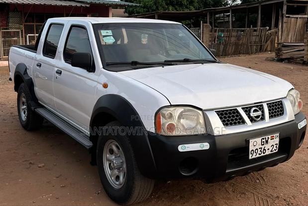 Nissan Hardbody 2010 White