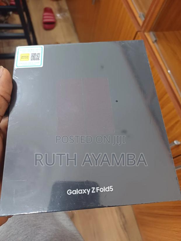 New Samsung Galaxy Z Fold 5 512 GB Gray photo 2