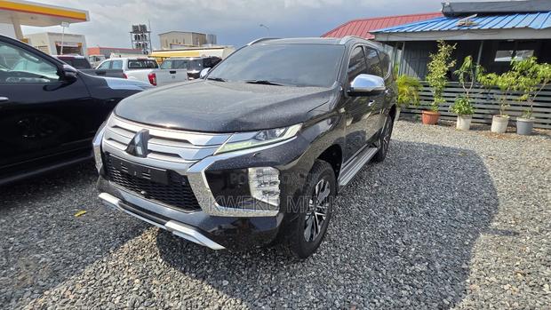 Mitsubishi Pajero 2023 Black