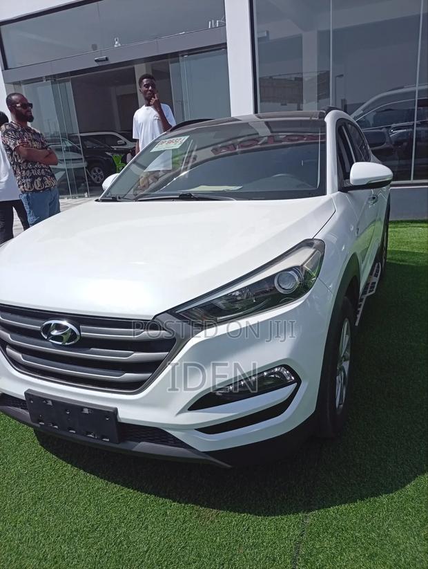 Hyundai Tucson Sport AWD 2017 White photo 2