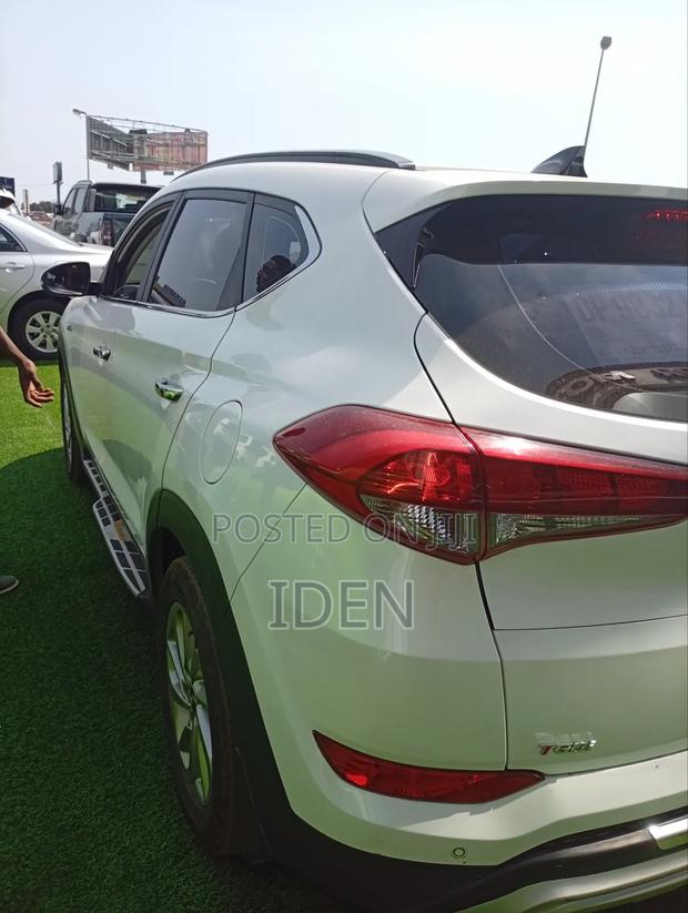 Hyundai Tucson Sport AWD 2017 White photo 3