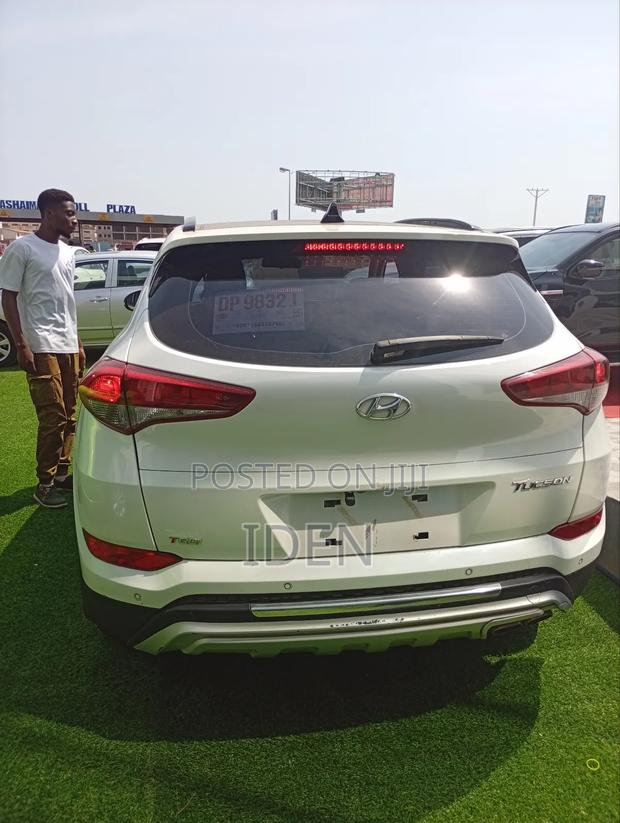 Hyundai Tucson Sport AWD 2017 White photo 4