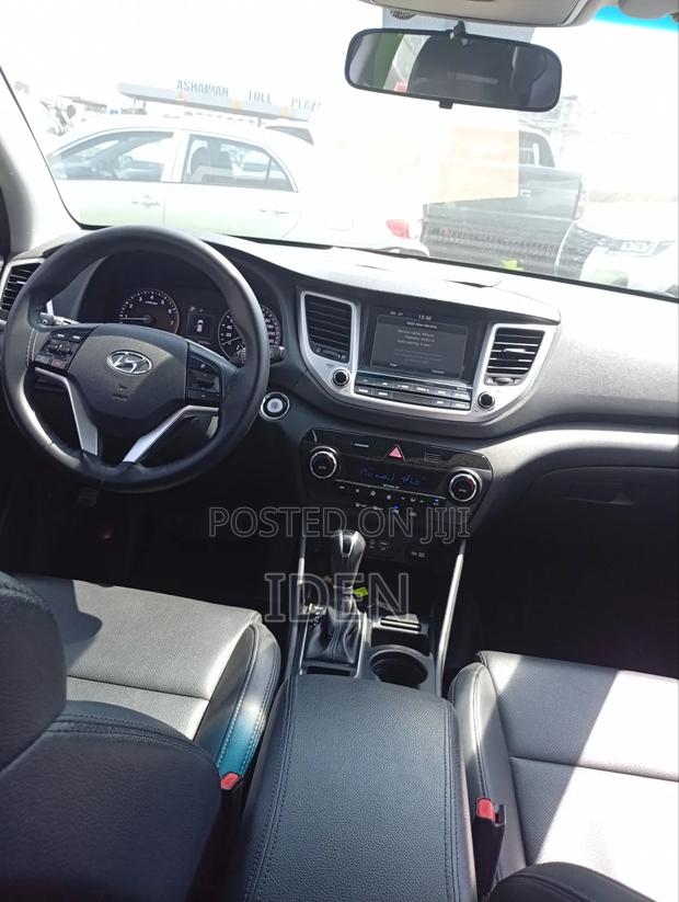 Hyundai Tucson Sport AWD 2017 White photo 5
