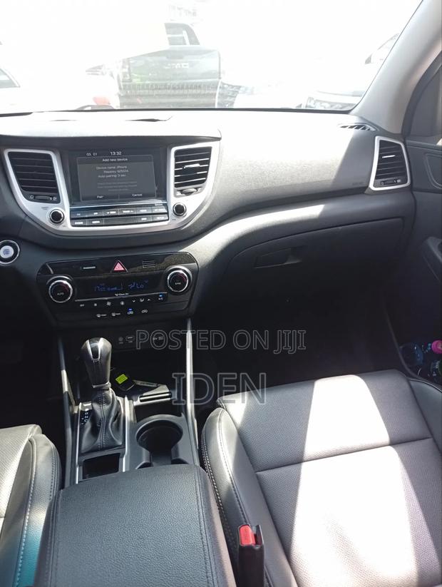 Hyundai Tucson Sport AWD 2017 White photo 6