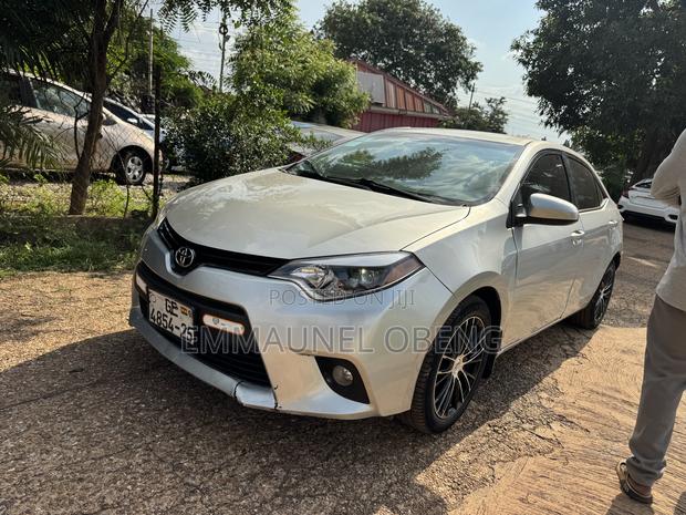 Toyota Corolla 2015 Silver photo 5