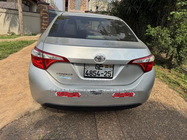 Toyota Corolla 2015 Silver photo 3