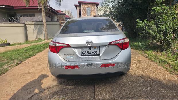 Toyota Corolla L 4dr Sedan (1.8L 4cyl 6M) 2015 Silver photo 5