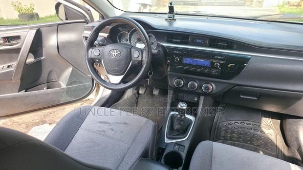 Toyota Corolla L 4dr Sedan (1.8L 4cyl 6M) 2015 Silver photo 7