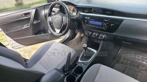 Toyota Corolla L 4dr Sedan (1.8L 4cyl 6M) 2015 Silver photo 9