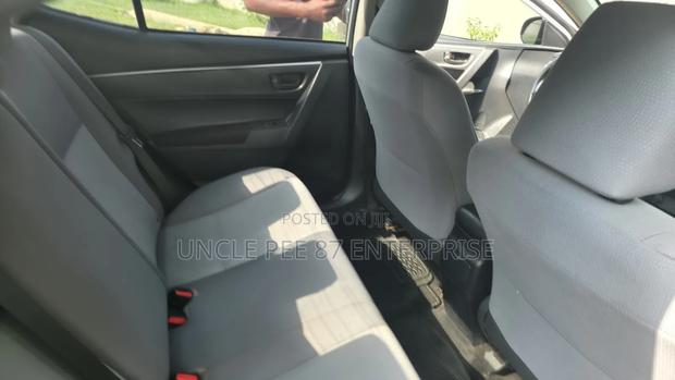 Toyota Corolla L 4dr Sedan (1.8L 4cyl 6M) 2015 Silver photo 13