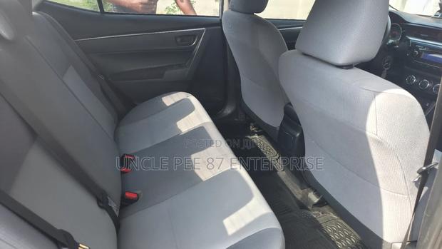 Toyota Corolla L 4dr Sedan (1.8L 4cyl 6M) 2015 Silver photo 14