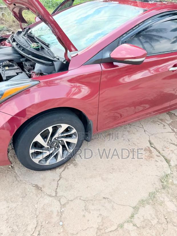 Hyundai Elantra 2010 Red photo 4