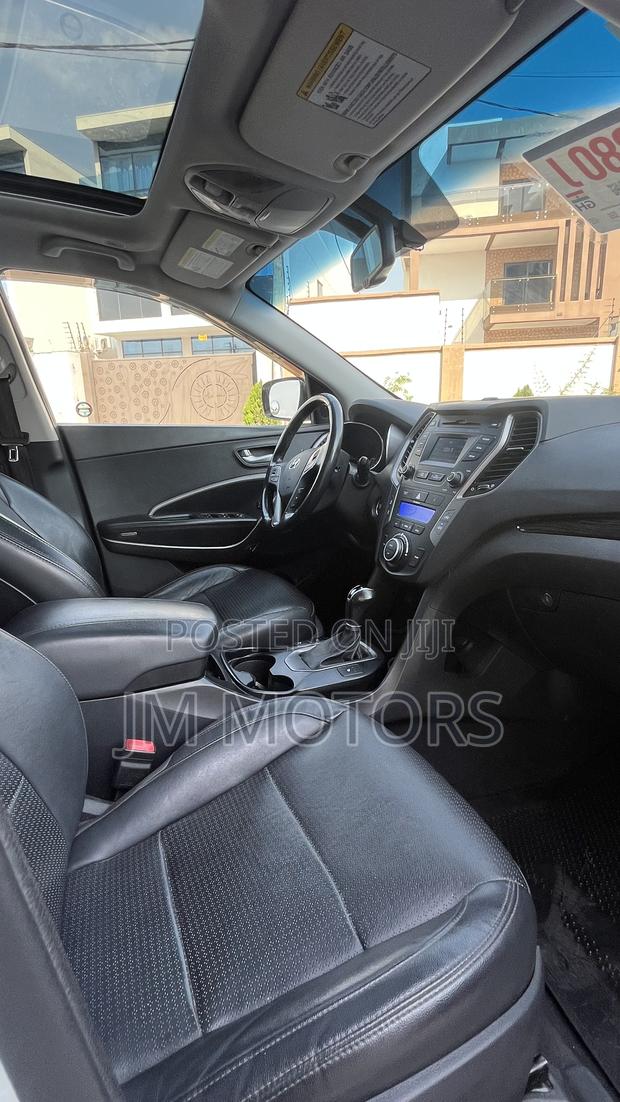 Hyundai Santa Fe 2015 White photo 4