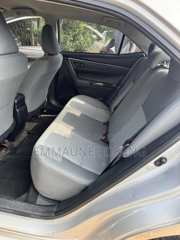 Toyota Corolla 2015 Silver photo 7