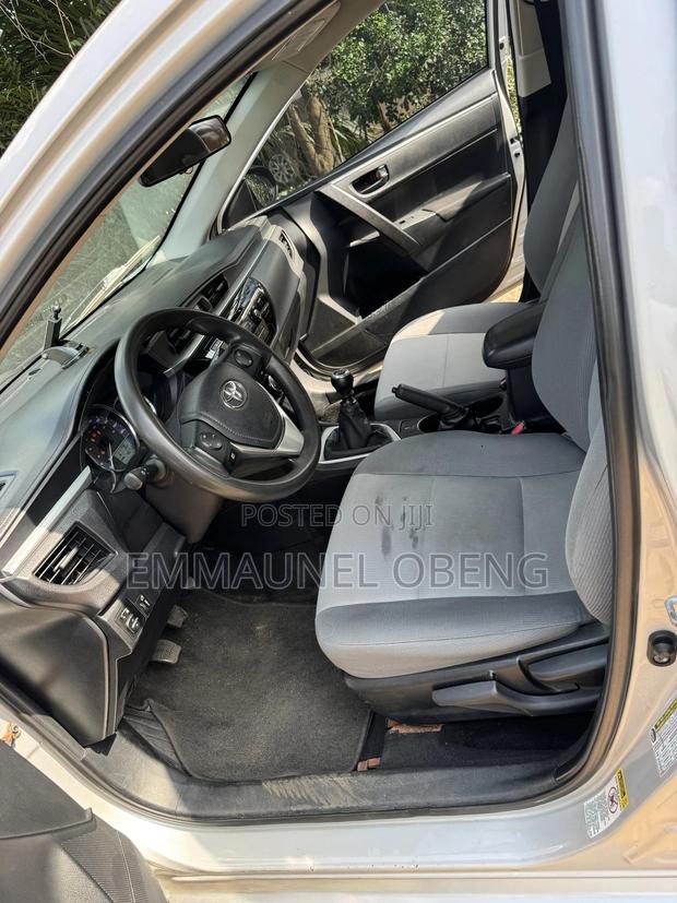 Toyota Corolla 2015 Silver photo 8