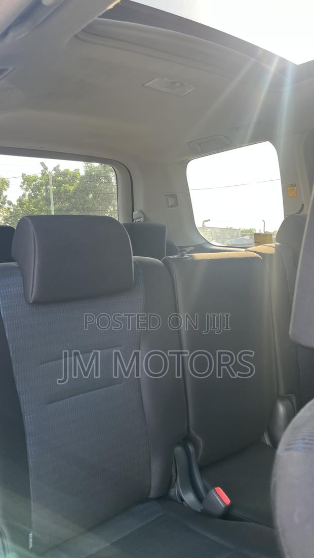 Toyota Voxy 2010 Black photo 6