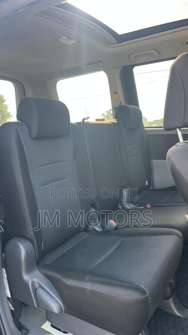 Toyota Voxy 2010 Black photo 5