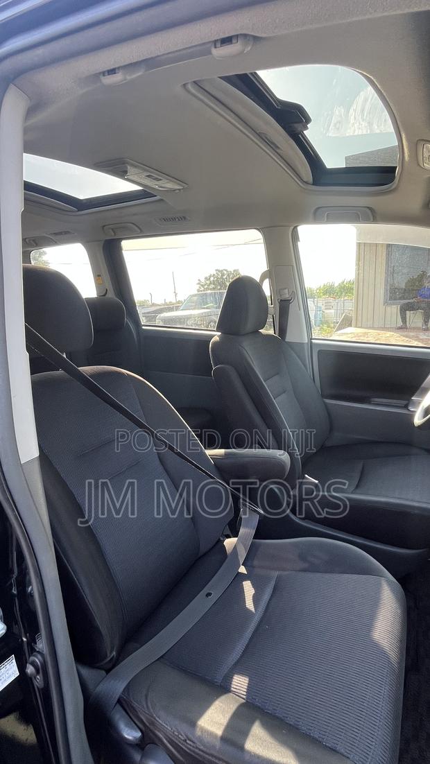 Toyota Voxy 2010 Black photo 4