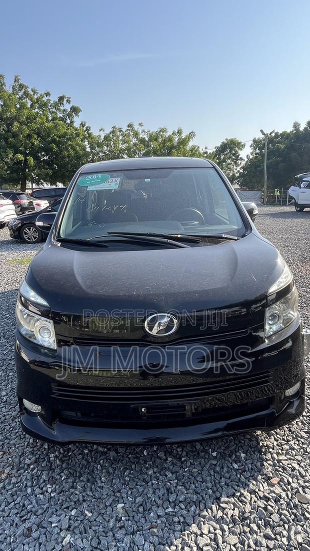 Toyota Voxy 2010 Black
