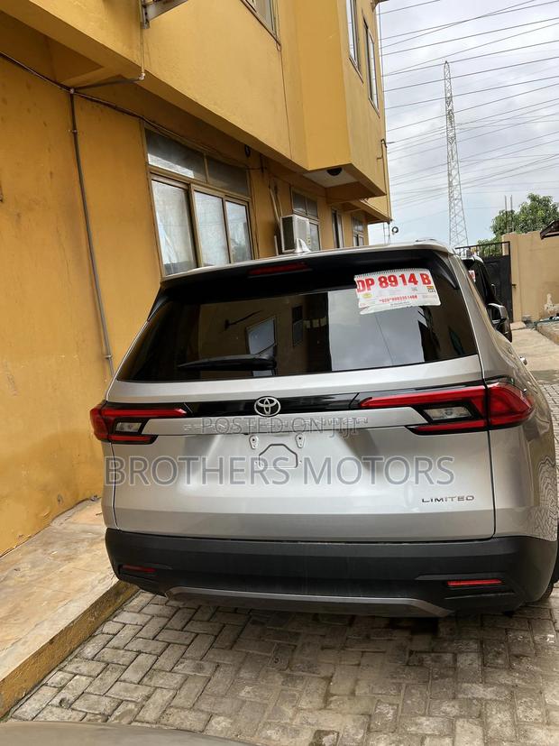 Toyota Highlander Limited AWD 2024 Silver