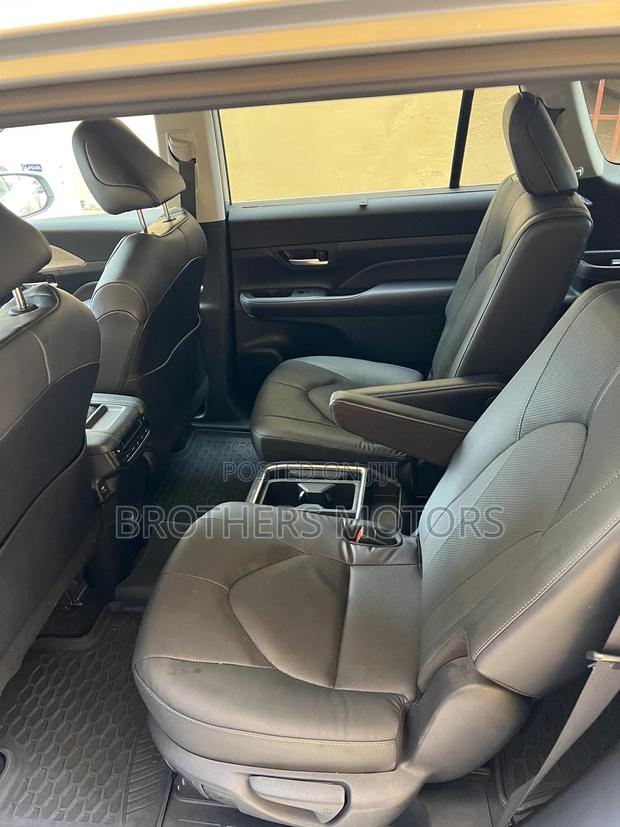 Toyota Highlander Limited AWD 2024 Silver