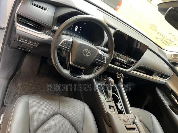 Toyota Highlander Limited AWD 2024 Silver