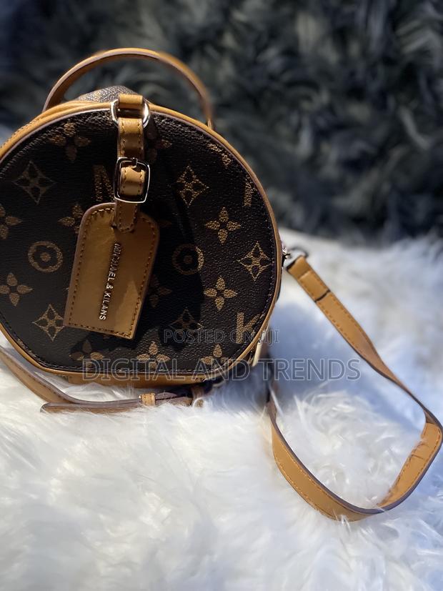 Round Monogram Crossbody Bag. · Photo 4