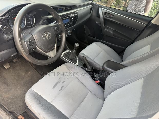Toyota Corolla S Plus 4dr Sedan (1.8L 4cyl Manual) 2016 Silver photo 6