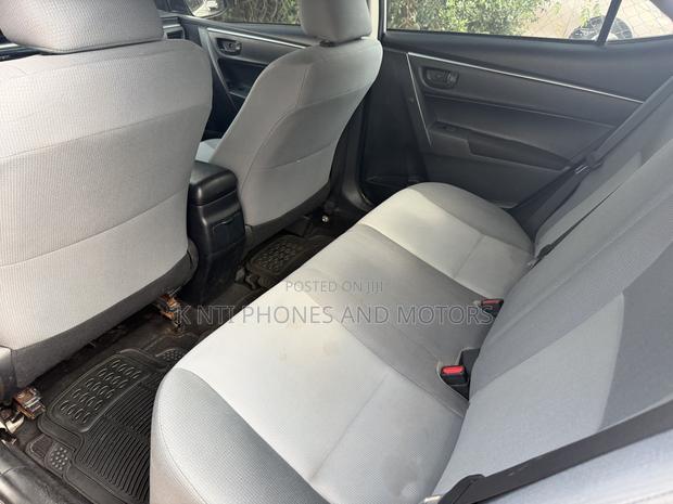 Toyota Corolla S Plus 4dr Sedan (1.8L 4cyl Manual) 2016 Silver photo 4