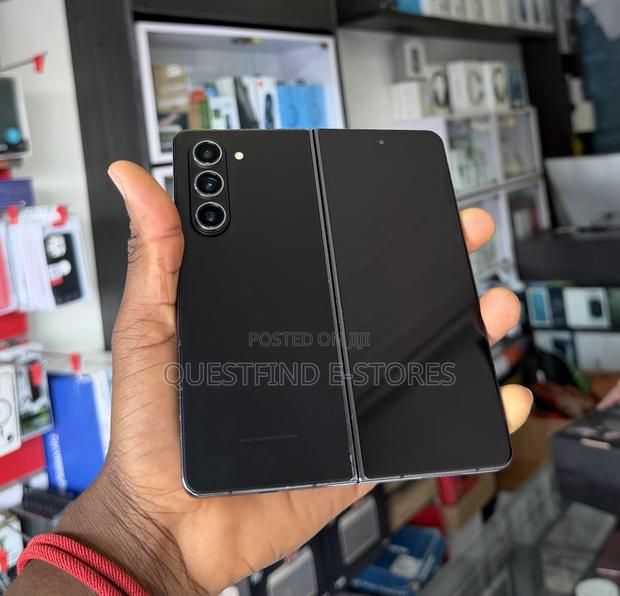 Samsung Galaxy Z Fold 5 256 GB Black photo 2